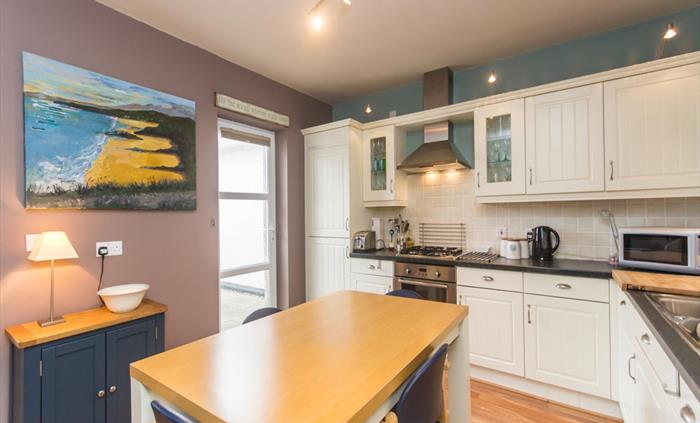 Dining & Kitchen